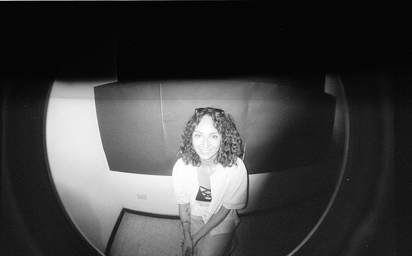 22 Natalia Mendoza - Kentmere Pan 400 por Arca Film Lab (Junio 2025) - Rollo 1129