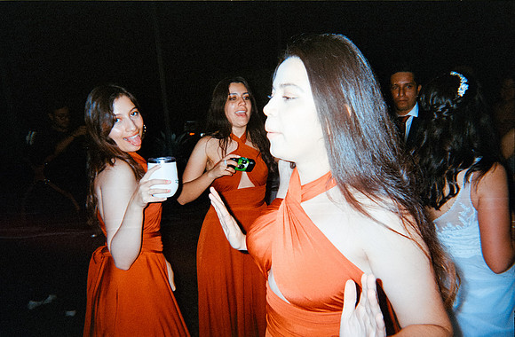 19 Rodrigo Flores - Fujifilm 400 por Arca Film Lab (Junio 2024) - Rollo 0102