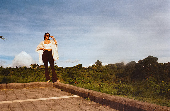 17 Isha Morales - Kodak Gold 200 por Arca Film Lab (Octubre 2024) - Rollo 0433