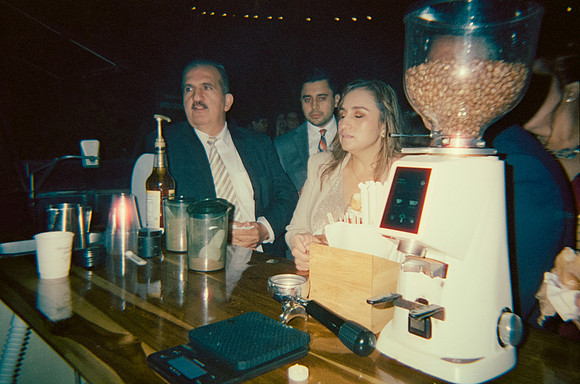 22 Boda Guille y Adriana por Fabriccio Díaz - Cinestill 800T - Arca Film Lab