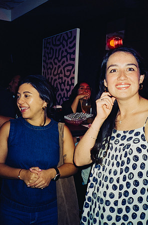 28 Jazmine Sousa - Cinestill 800T por Arca Film Lab (Abril 2025) - Rollo 0971