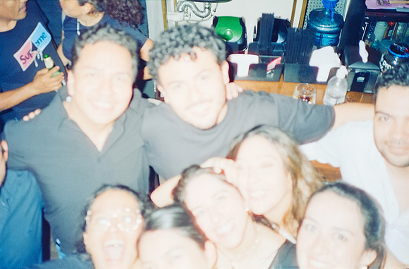 35 Jazmine Sousa - Cinestill 800T por Arca Film Lab (Abril 2025) - Rollo 0971