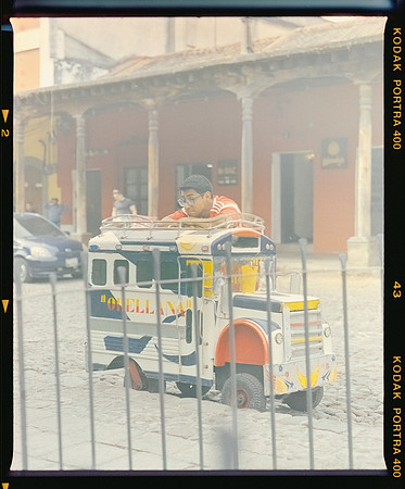 02 Mauricio Salguero - Kodak Portra 400 por Arca Film Lab (Marzo 2025) - Rollo 0688