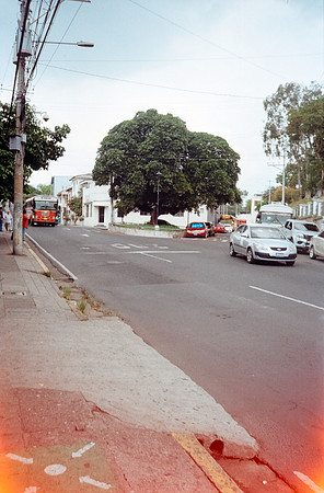 06 Ronald Hernández - Fujifilm 200 - Arca Film Lab (Septiembre 2024) - Rollo 0330