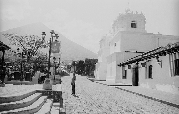 16 Mónica Minondo - Kodak TMAX 400 por Arca Film Lab (Febrero 2025) - Rollo 0742