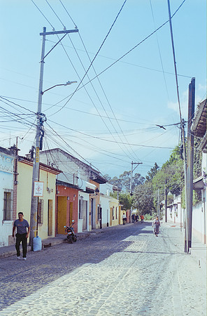 20 Adrián Cajaz - Fujifilm 400 por Arca Film Lab (Mayo 2025) - Rollo 0987