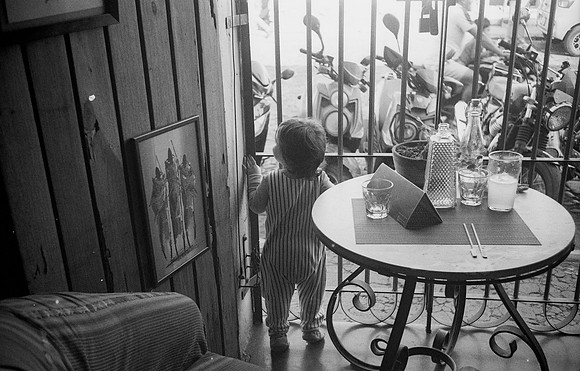 07 Mónica Minondo - Kodak TMAX 400 por Arca Film Lab (Febrero 2025) - Rollo 0742
