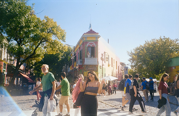 06 Mai Vidaurre - Fujifilm 400 por Arca Film Lab (Mayo 2025) - Rollo 1004