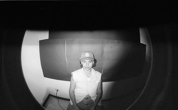 06 Natalia Mendoza - Kentmere Pan 400 por Arca Film Lab (Junio 2025) - Rollo 1129