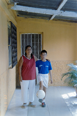03 Mercedes Pérez - Konica Centuria Super 400 por Arca Film Lab (Junio 2024)