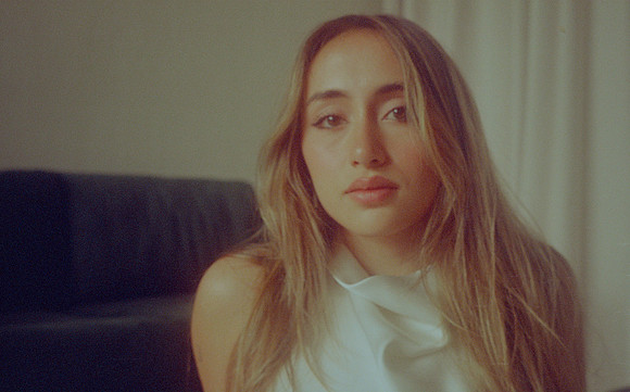 22 Vivian Kotouch - Lomography 400 por Arca Film Lab (Octubre 2024) - Rollo 0417