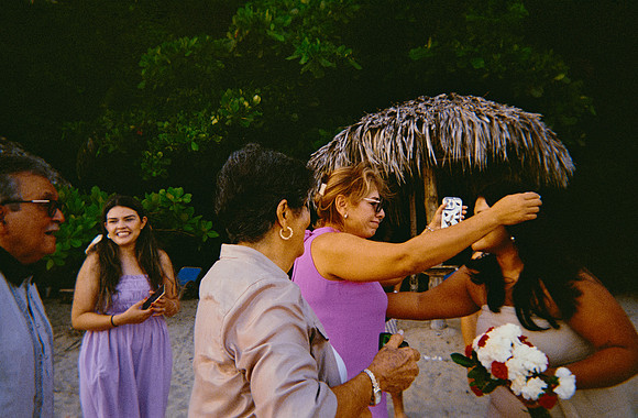 24 Pablo Godoy - Fujifilm 400 - Andrés y Andrea por Arca Film Lab (Febrero 2025) - Rollo 0877