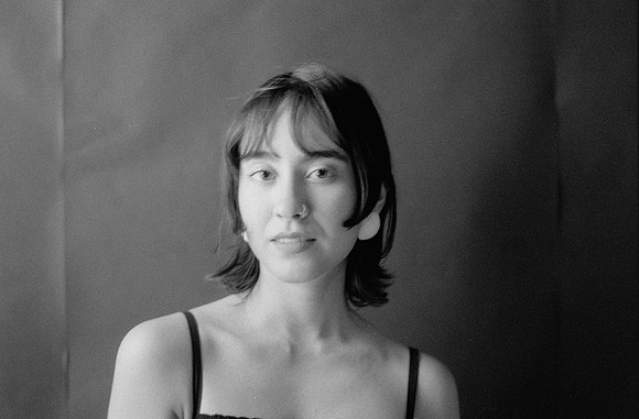 33 Mariana Cabrera - Kentmere Pan 400 por Arca Film Lab (Junio 2025) - Rollo 1130