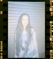 17 Shirley Brakiti - Kodak Gold 200 por Arca Film Lab (Julio 2024) - Rollo 0185