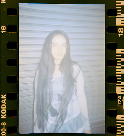 17 Shirley Brakiti - Kodak Gold 200 por Arca Film Lab (Julio 2024) - Rollo 0185