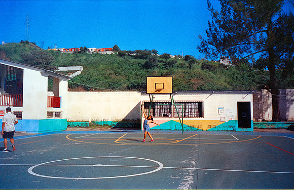 13 Elida Arreaga - Kodak MAX 400 (Expirado) por Arca Film Lab (Juio 2024) - Rollo 0113