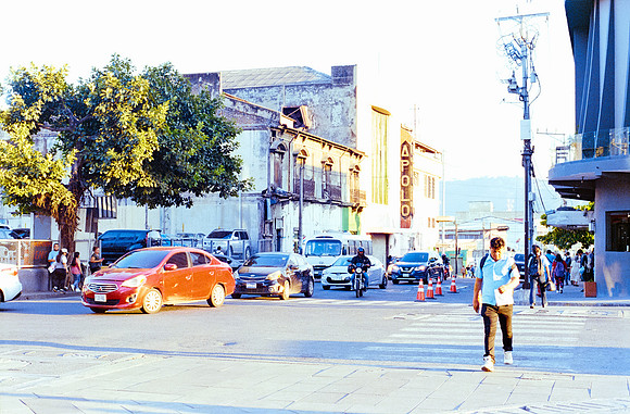 28 Gerardo Recinos - Kodak Ultramax 400 por Arca Film Lab (Mayo 2025) - Rollo 1006