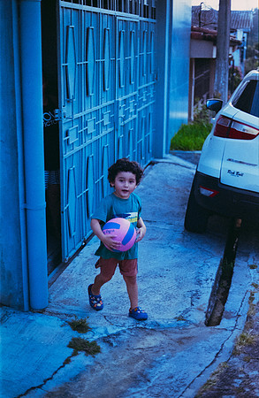 08 Carlos Castro - Kodak 400 Max por Arca Film Lab (Junio 2025) - Rollo 1138