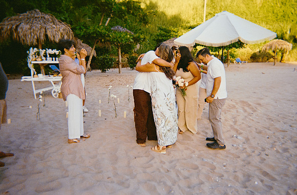 22 Pablo Godoy - Fujifilm 400 - Mel & Roger por Arca Film Lab (Febrero 2025) - Rollo 0874
