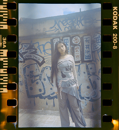 35 Shirley Brakiti - Kodak Gold 200 por Arca Film Lab (Julio 2024) - Rollo 0185