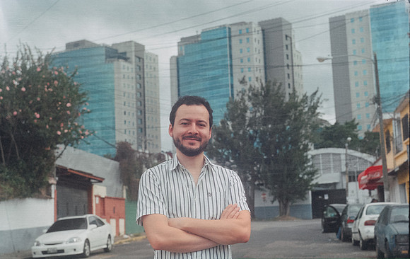 32 Elliot Morales - Cinestill 400D por Arca Film Lab (Noviembre 2024) - Rollo 0438