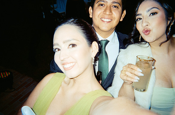 05 Mariana Vargas - Fujifilm 400 por Arca Film Lab (Mayo 2025) - Rollo 1060