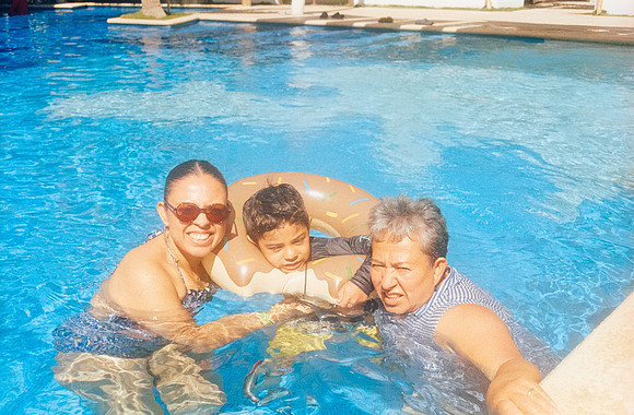 25 Nancy Girón - Kodak Ultramax 400 por Arca Film Lab (Marzo 2025) - Rollo 0844