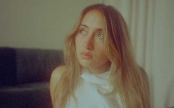 21 Vivian Kotouch - Lomography 400 por Arca Film Lab (Octubre 2024) - Rollo 0417