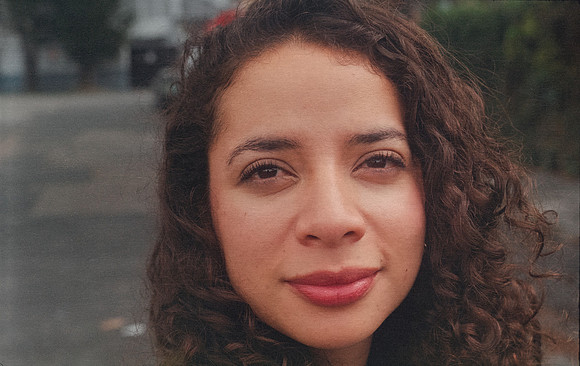 33 Elliot Morales - Cinestill 400D por Arca Film Lab (Noviembre 2024) - Rollo 0438