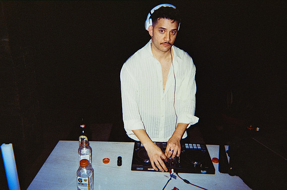 22 Gustavo Dávila - Fujifilm 400 por Arca Film Lab (Marzo 2025) - Rollo 0800