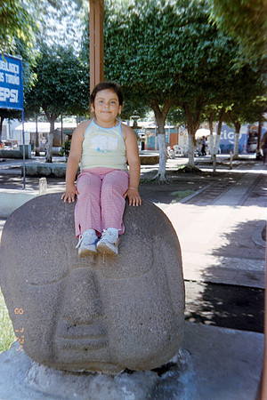 13 Mercedes Pérez - Konica Centuria Super 400 por Arca Film Lab (Junio 2024)