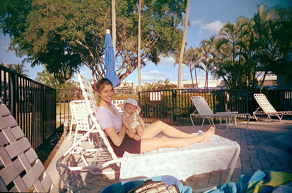 04 Melanie Shwank - Santa Gold 200 por Arca Film Lab (Diciembre 2024) - Rollo 0554