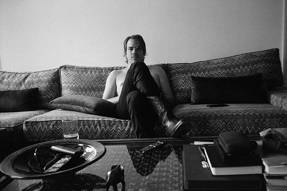 05 Mónica Minondo - Ilford HP5 Plus 400 por Arca Film Lab (Abril 2024)