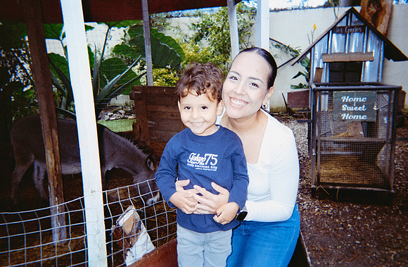 11 Adriana González - Fujifilm 400 por Arca Film Lab (Mayo 2025) - Rollo 1021