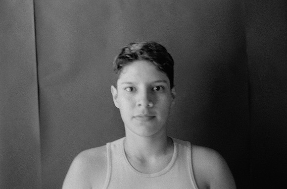 10 Mariana Cabrera - Kentmere Pan 400 por Arca Film Lab (Junio 2025) - Rollo 1130