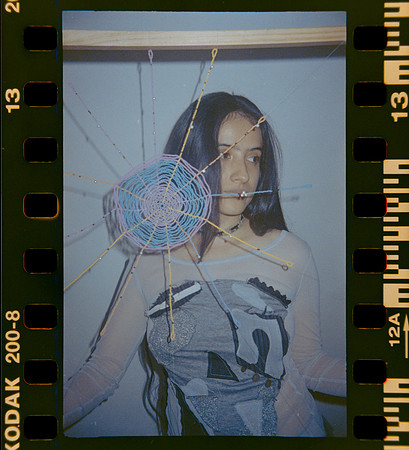12 Shirley Brakiti - Kodak Gold 200 por Arca Film Lab (Julio 2024) - Rollo 0186