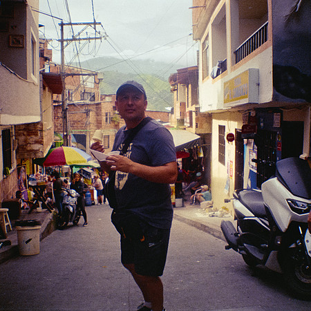 22 Luis González - Fujifilm 400 por Arca Film Lab (Febrero 2025) - Rollo 0747