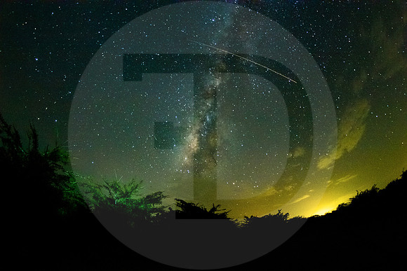 Vía Láctea y Estrella Fugaz