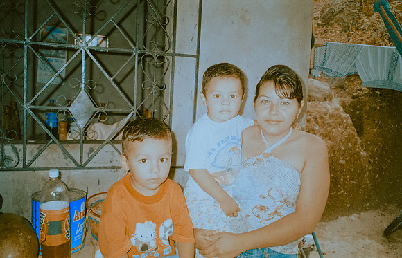 17 Caleb Rodríguez - Kodak Gold 100 por Arca Film Lab (Enero 2025) - Rollo 0583