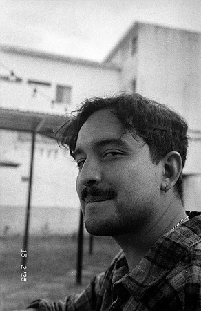 11 María Paula González - Kentmere Pan 400 por Arca Film Lab (Abril 2025) - Rollo 0903