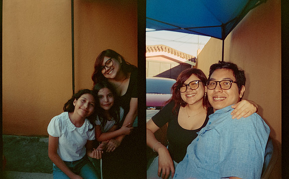 29 Alejandra Pineda - Cinestill 400D por Arca Film Lab (Febrero 2025) - Rollo 0887