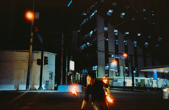 07 Elliot Morales - Cinestill 800T por Arca Film Lab (Junio 2025) - Rollo 1154